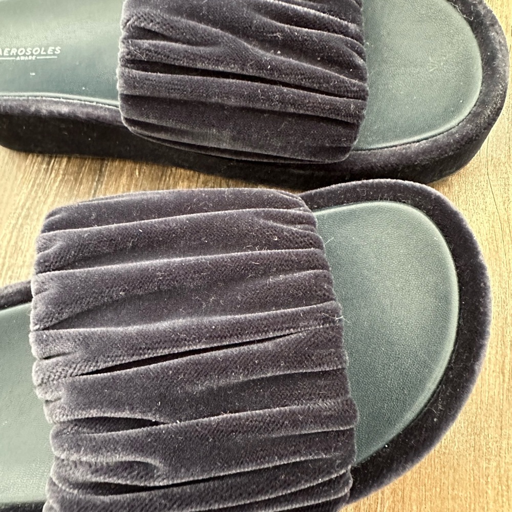 AEROSOLES navy crushed velvet slides size 8 - Picture 7 of 7